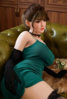 Liebespuppe in grünem Kleid